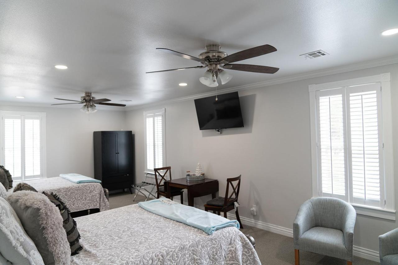 Tyler Inn At Zion Rockville Bagian luar foto